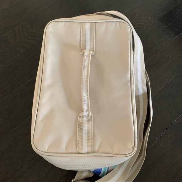 Lock and lock insulated cooler and sandwich box - Picture 5 of 6